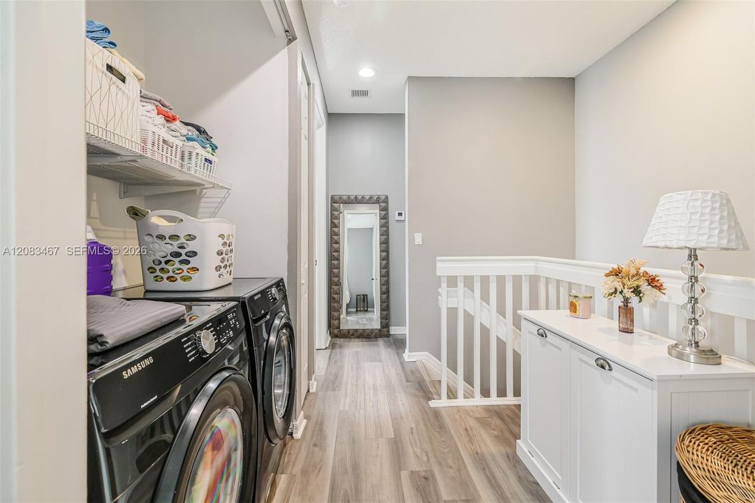 En Venta: $337,000 (3 camas, 3 baños, 1428 Pies cuadrados)