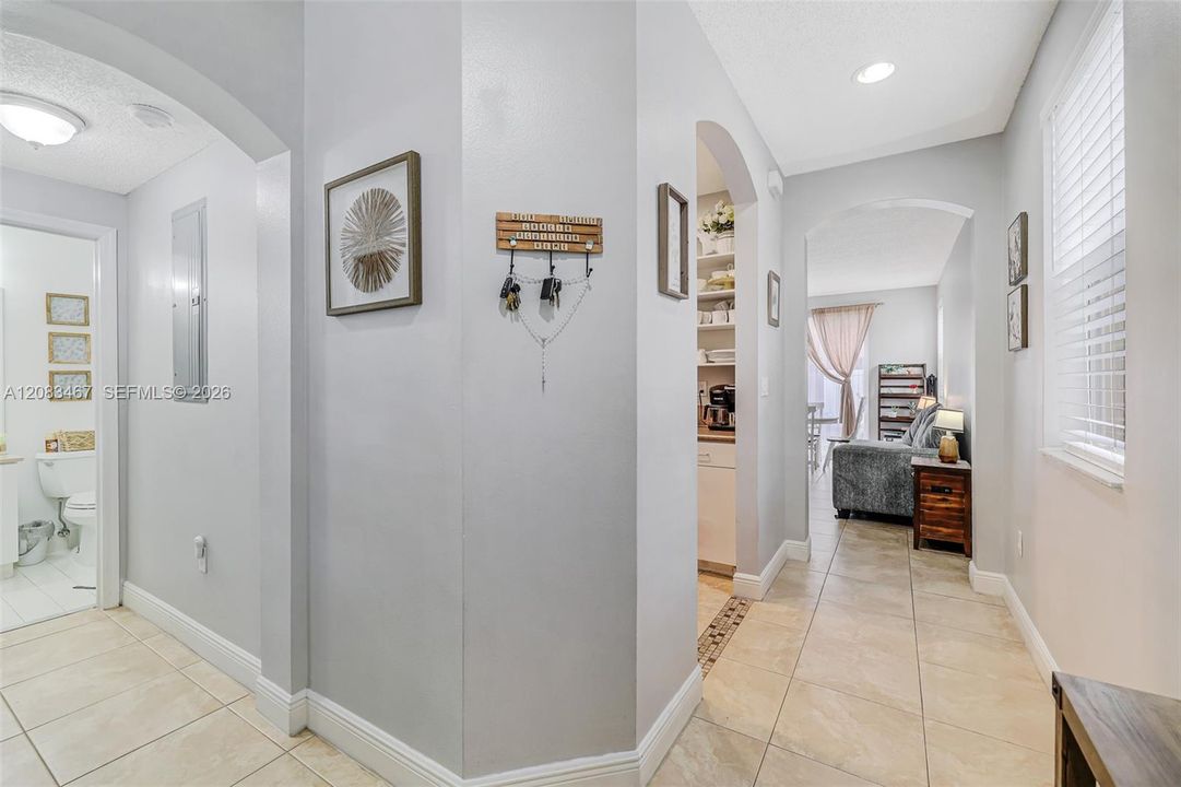 En Venta: $337,000 (3 camas, 3 baños, 1428 Pies cuadrados)