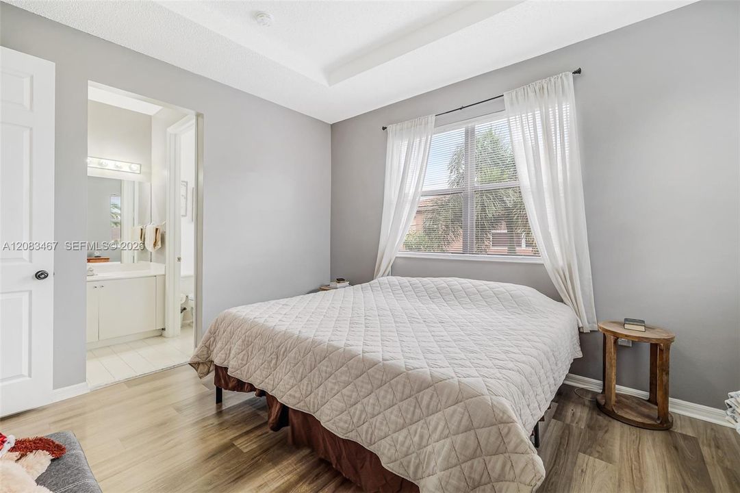 En Venta: $337,000 (3 camas, 3 baños, 1428 Pies cuadrados)