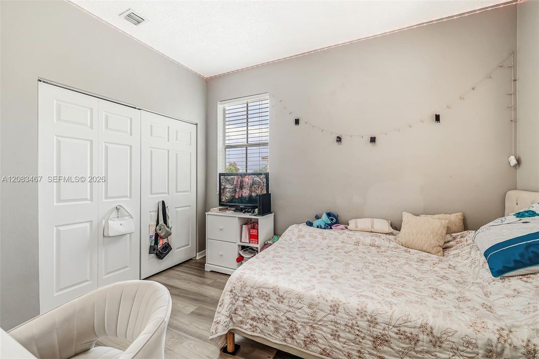 En Venta: $337,000 (3 camas, 3 baños, 1428 Pies cuadrados)