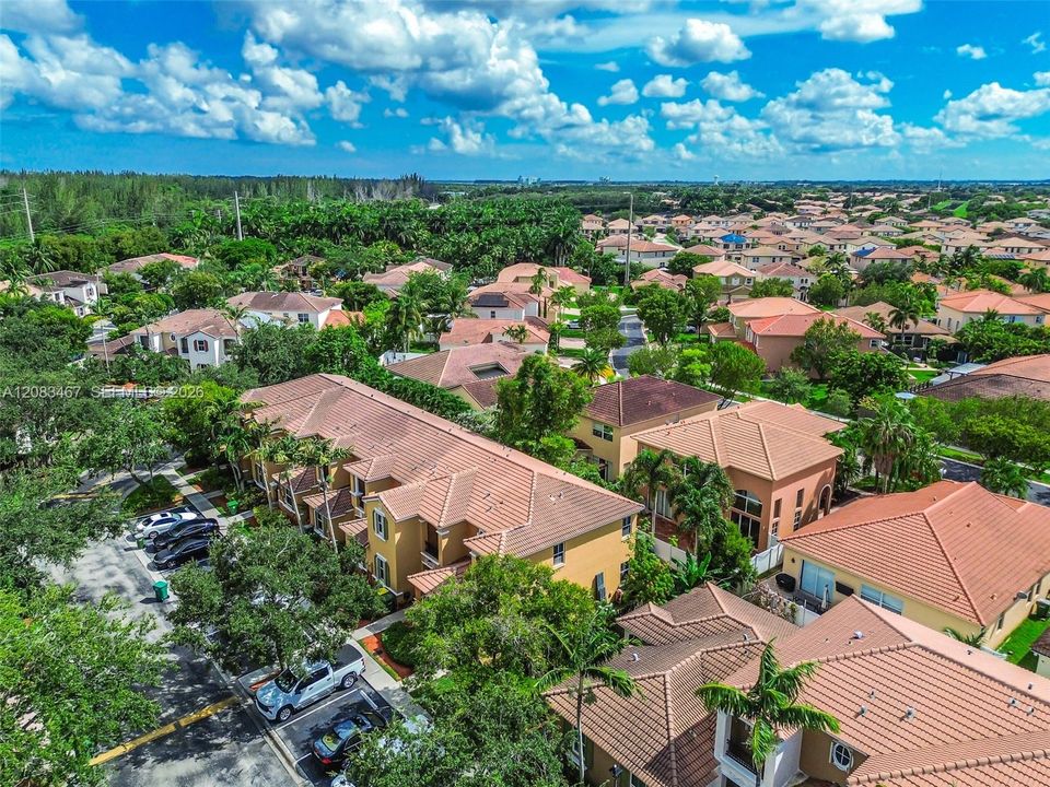 En Venta: $337,000 (3 camas, 3 baños, 1428 Pies cuadrados)