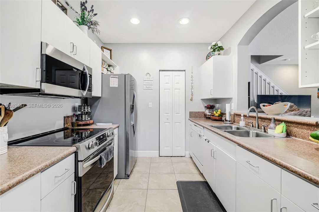 En Venta: $337,000 (3 camas, 3 baños, 1428 Pies cuadrados)
