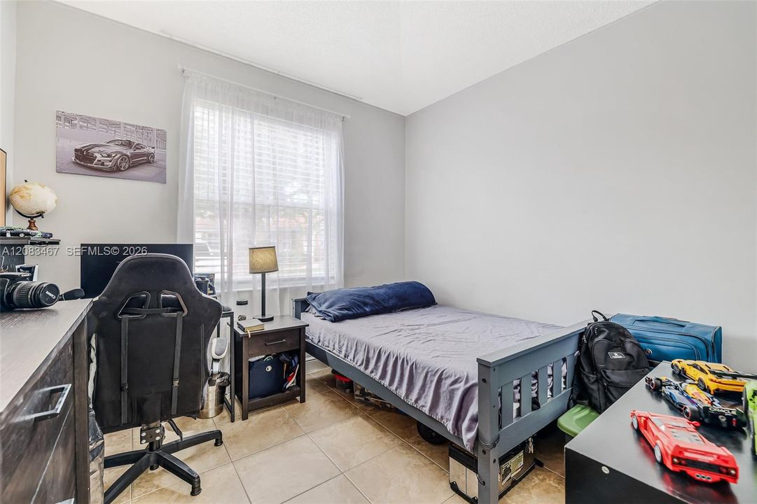 En Venta: $337,000 (3 camas, 3 baños, 1428 Pies cuadrados)