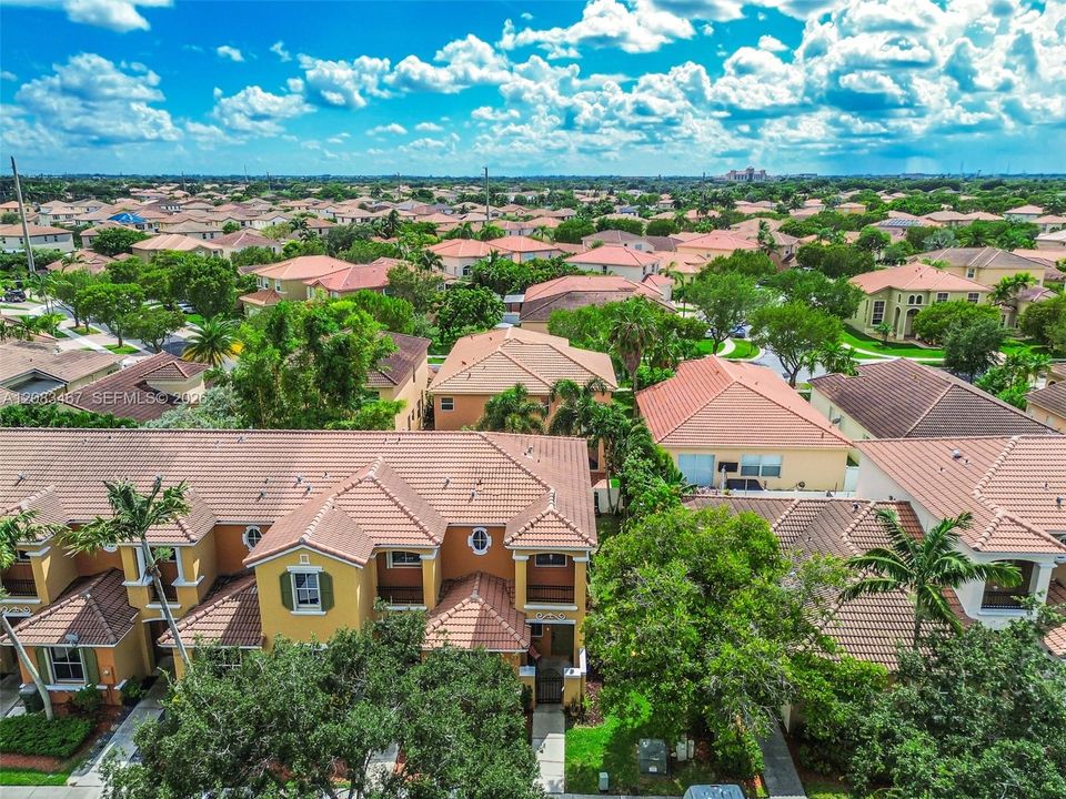 En Venta: $337,000 (3 camas, 3 baños, 1428 Pies cuadrados)