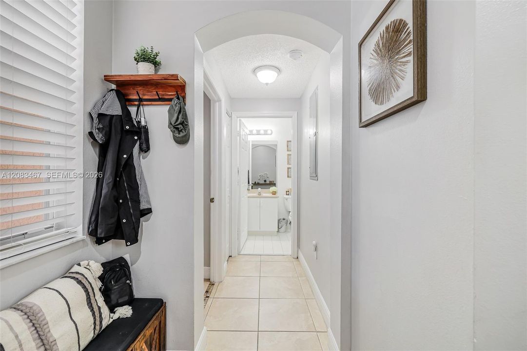 En Venta: $337,000 (3 camas, 3 baños, 1428 Pies cuadrados)