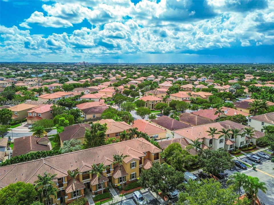 En Venta: $337,000 (3 camas, 3 baños, 1428 Pies cuadrados)