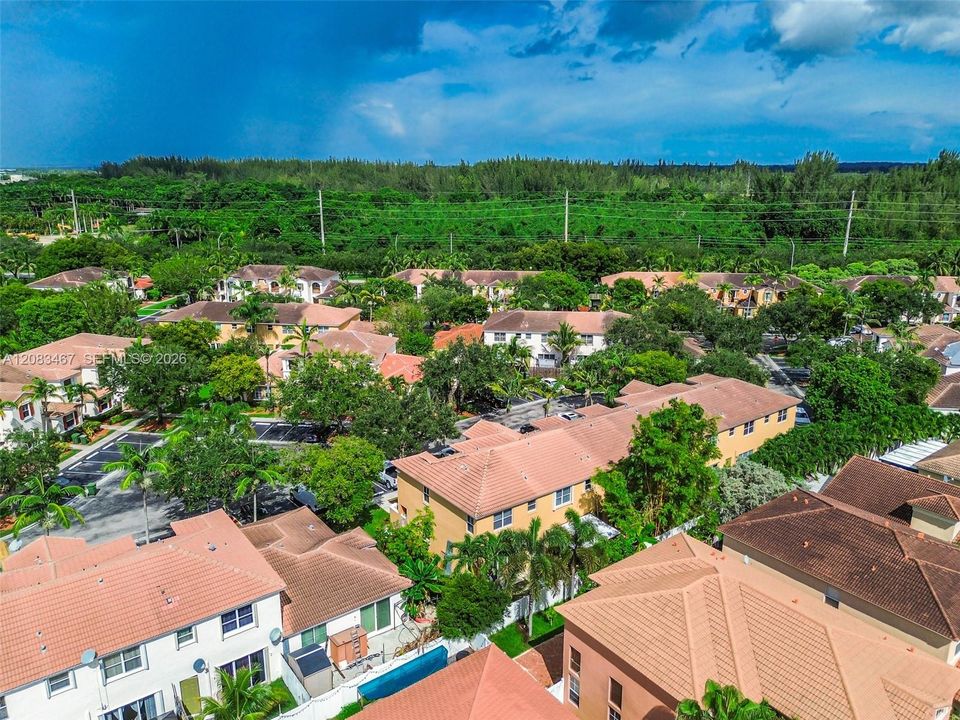 En Venta: $337,000 (3 camas, 3 baños, 1428 Pies cuadrados)