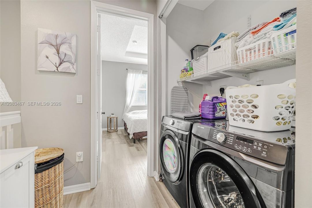 En Venta: $337,000 (3 camas, 3 baños, 1428 Pies cuadrados)