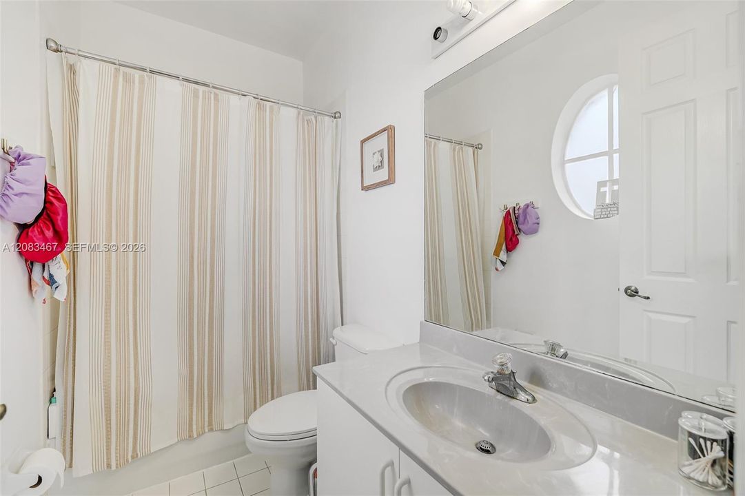 En Venta: $337,000 (3 camas, 3 baños, 1428 Pies cuadrados)