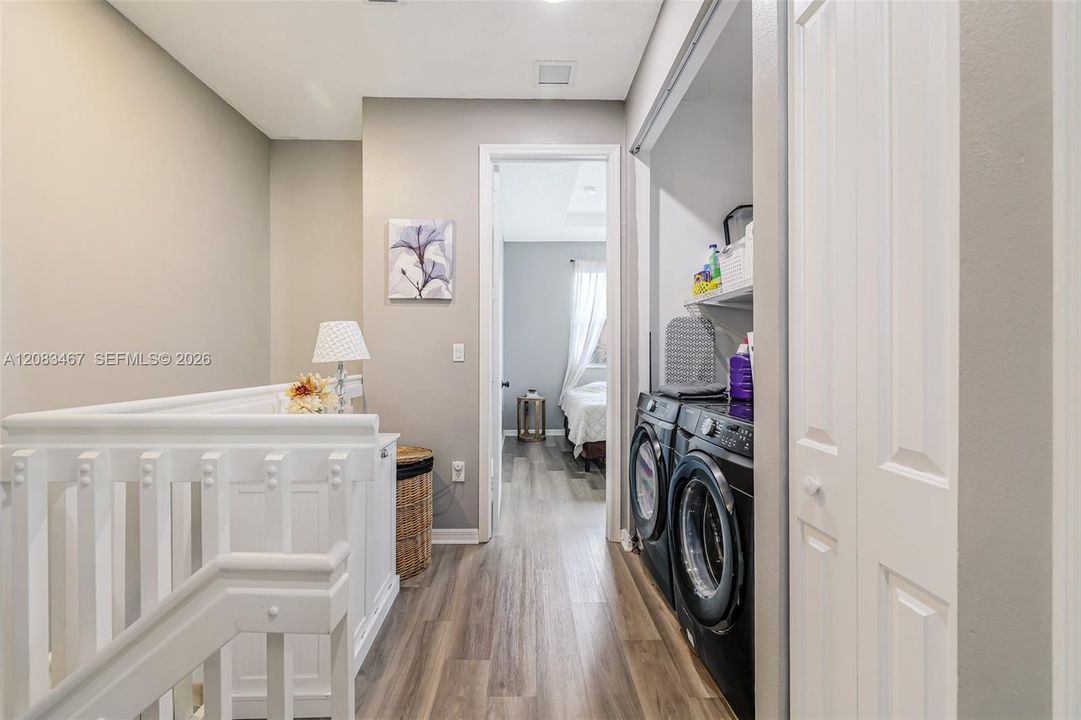 En Venta: $337,000 (3 camas, 3 baños, 1428 Pies cuadrados)