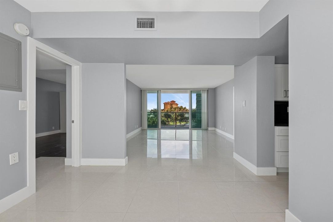 520 living room and bedrooms entrance
