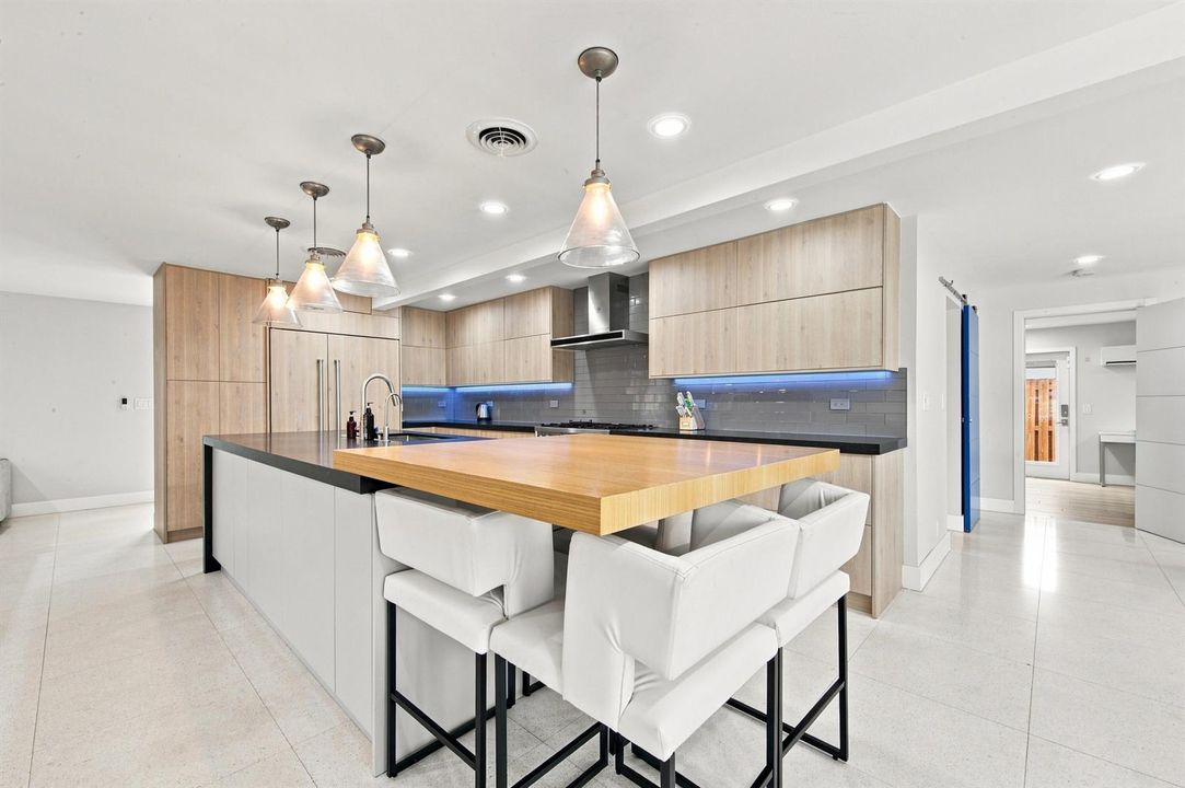 4710 NE 27th-0023
