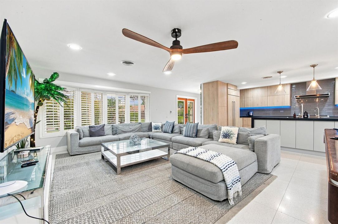 4710 NE 27th-0011