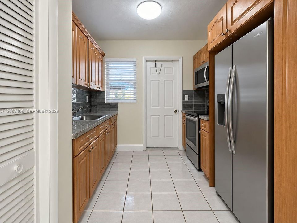 For Rent: $2,800 (3 beds, 2 baths, 1105 Square Feet)