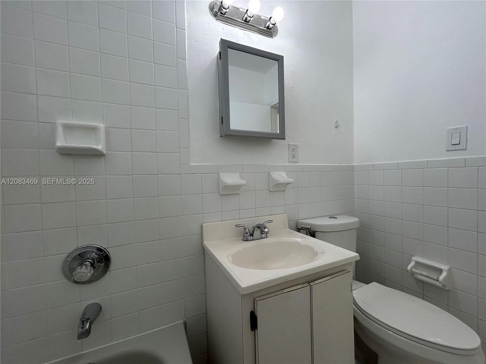 For Rent: $2,800 (3 beds, 2 baths, 1105 Square Feet)