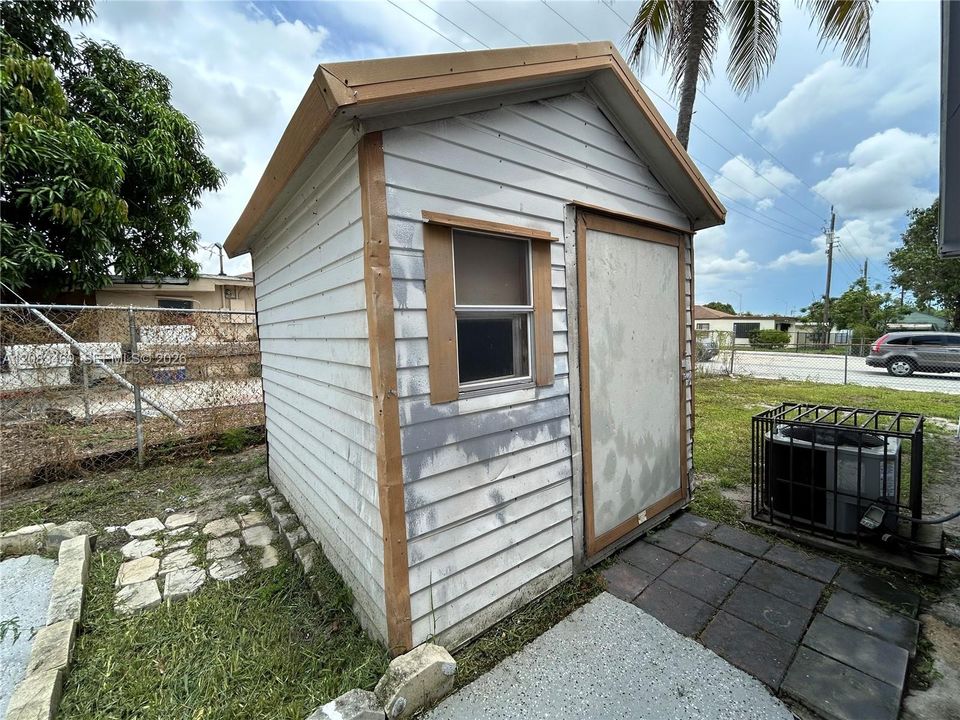 For Rent: $2,800 (3 beds, 2 baths, 1105 Square Feet)