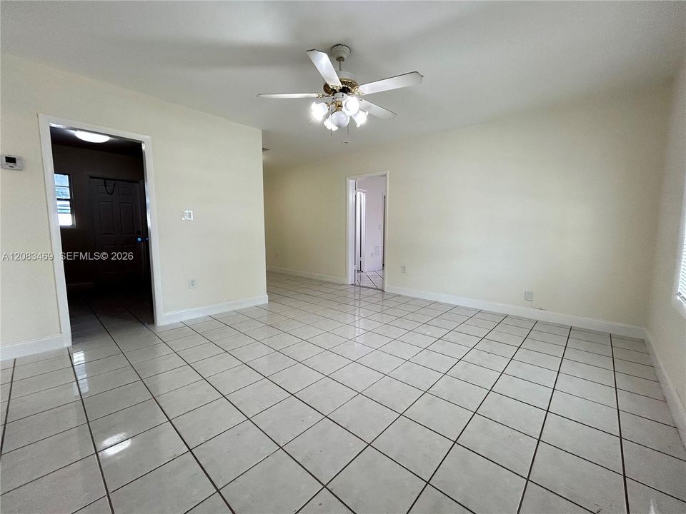 For Rent: $2,800 (3 beds, 2 baths, 1105 Square Feet)
