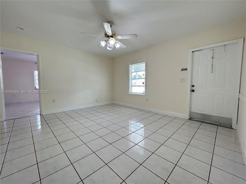 For Rent: $2,800 (3 beds, 2 baths, 1105 Square Feet)