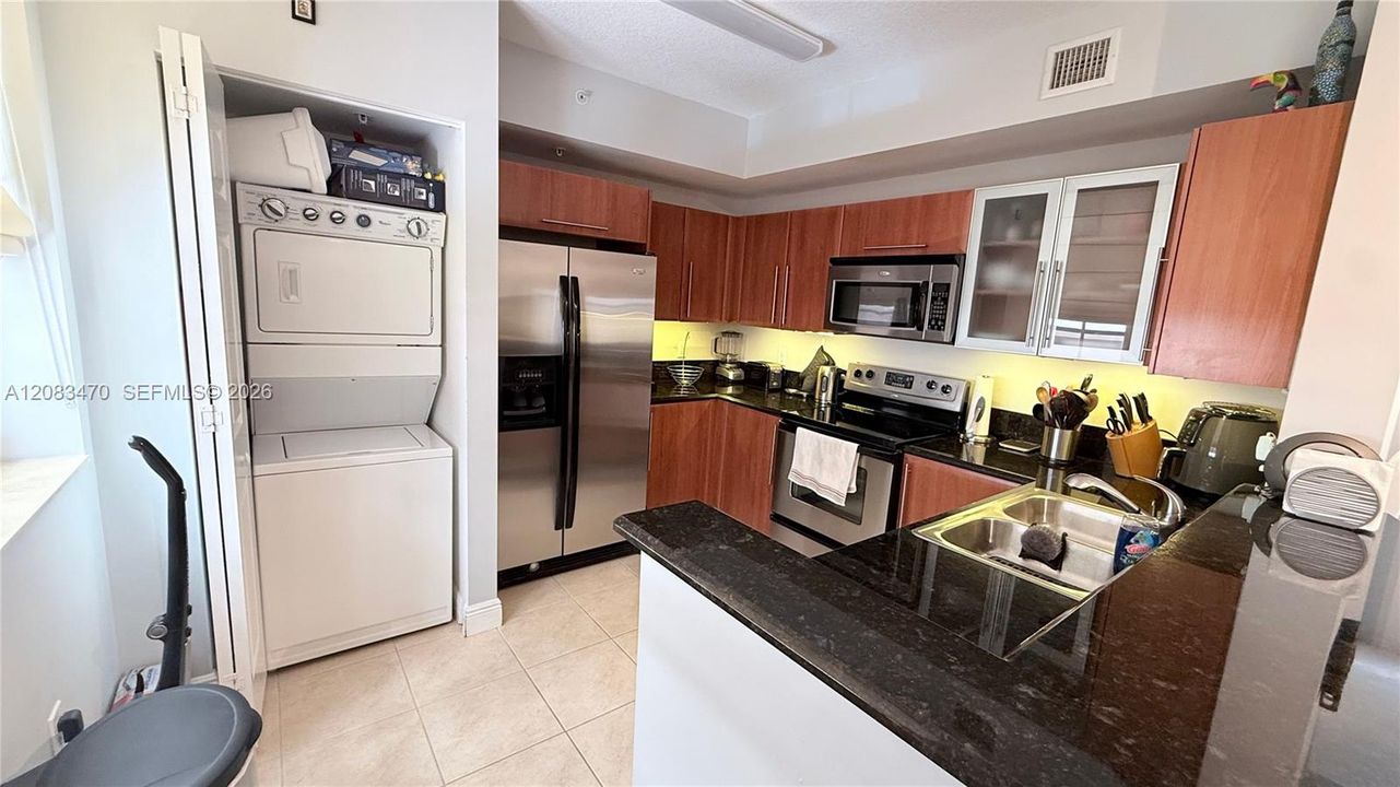 For Sale: $545,000 (2 beds, 2 baths, 1595 Square Feet)