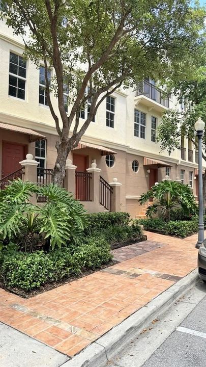 For Sale: $545,000 (2 beds, 2 baths, 1595 Square Feet)
