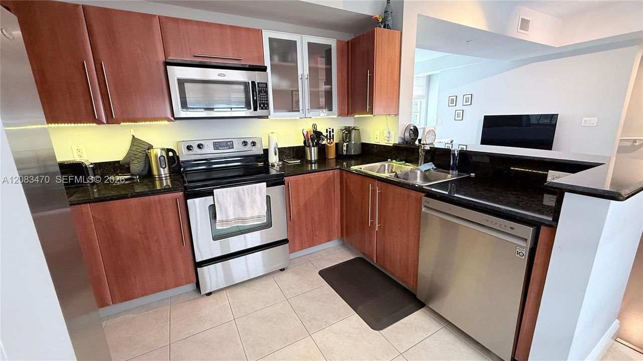 For Sale: $545,000 (2 beds, 2 baths, 1595 Square Feet)