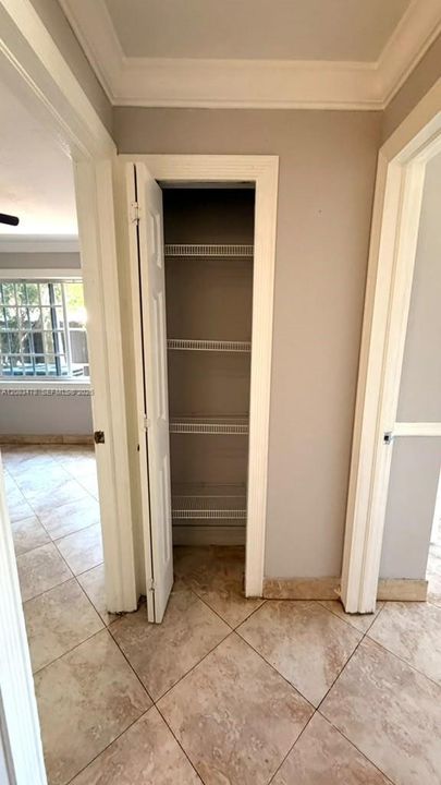 В аренду: $4,500 (4 спален, 2 ванн, 2324 Квадратных фут)