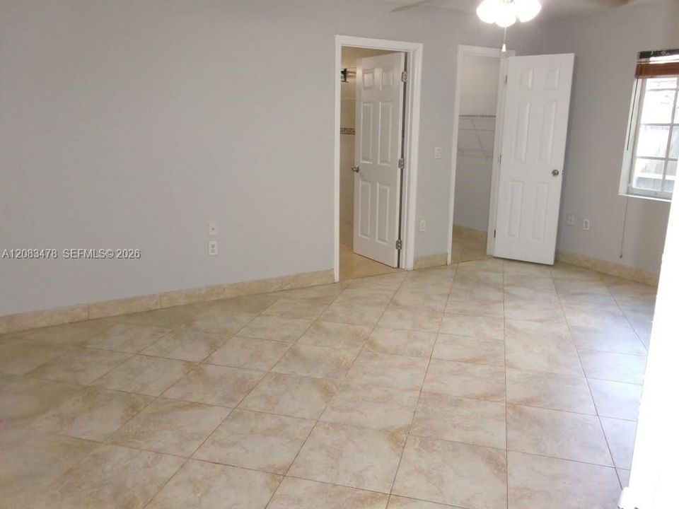 В аренду: $4,500 (4 спален, 2 ванн, 2324 Квадратных фут)