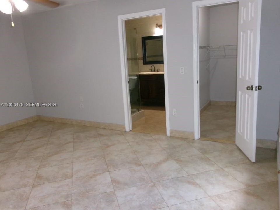 В аренду: $4,500 (4 спален, 2 ванн, 2324 Квадратных фут)