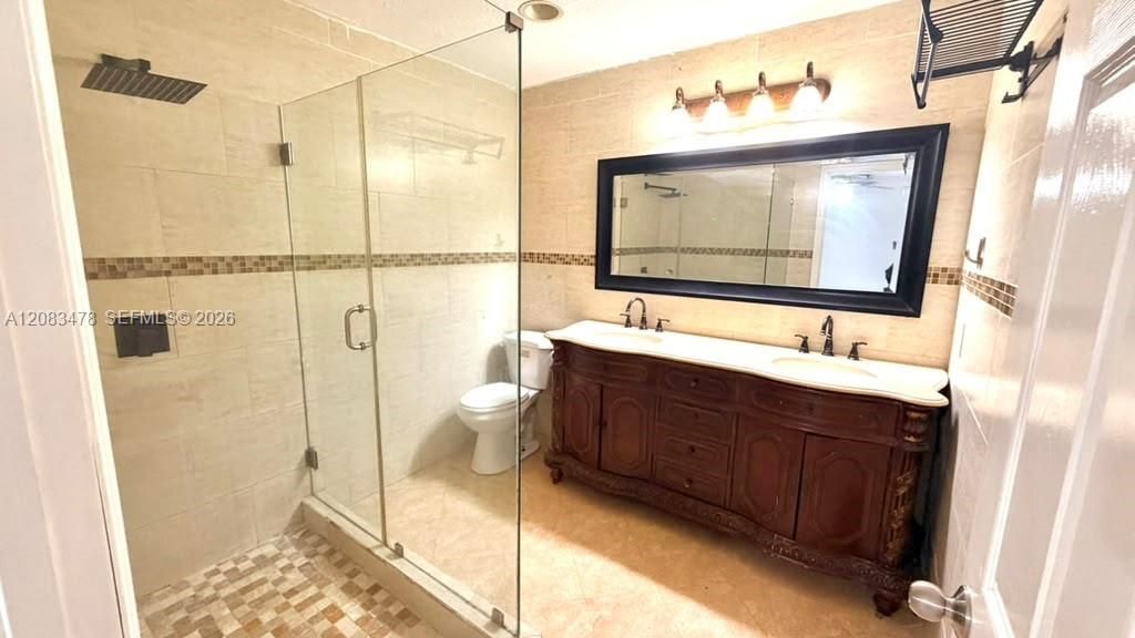 В аренду: $4,500 (4 спален, 2 ванн, 2324 Квадратных фут)
