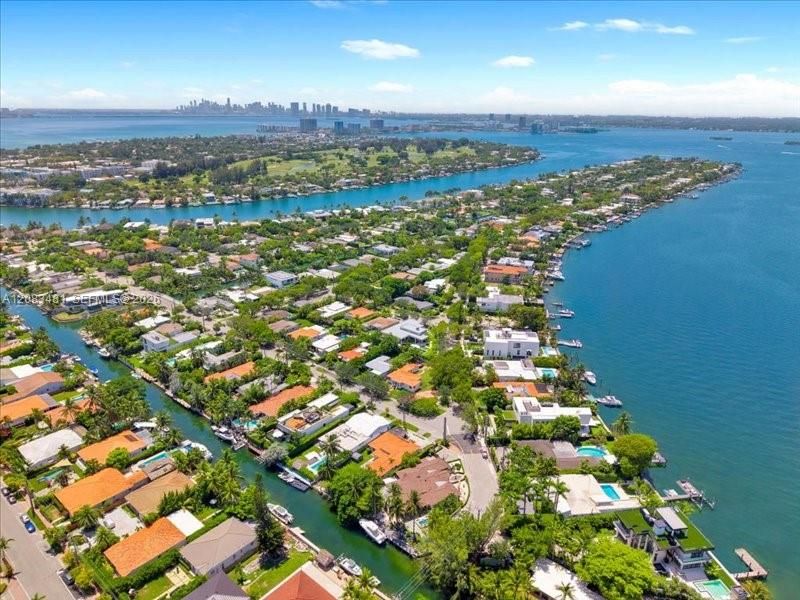 На продажу: $5,850,000 (4 спален, 4 ванн, 3450 Квадратных фут)