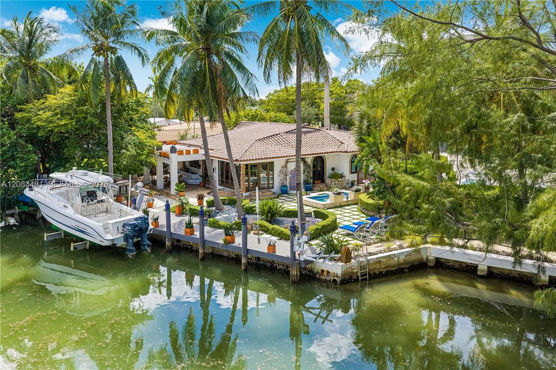 En Venta: $5,850,000 (4 camas, 4 baños, 3450 Pies cuadrados)
