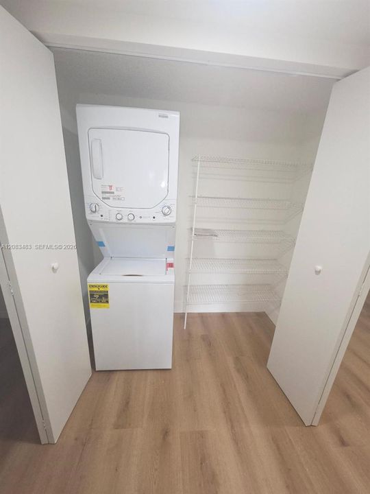 На продажу: $198,900 (2 спален, 2 ванн, 1187 Квадратных фут)