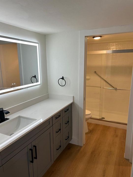 На продажу: $198,900 (2 спален, 2 ванн, 1187 Квадратных фут)