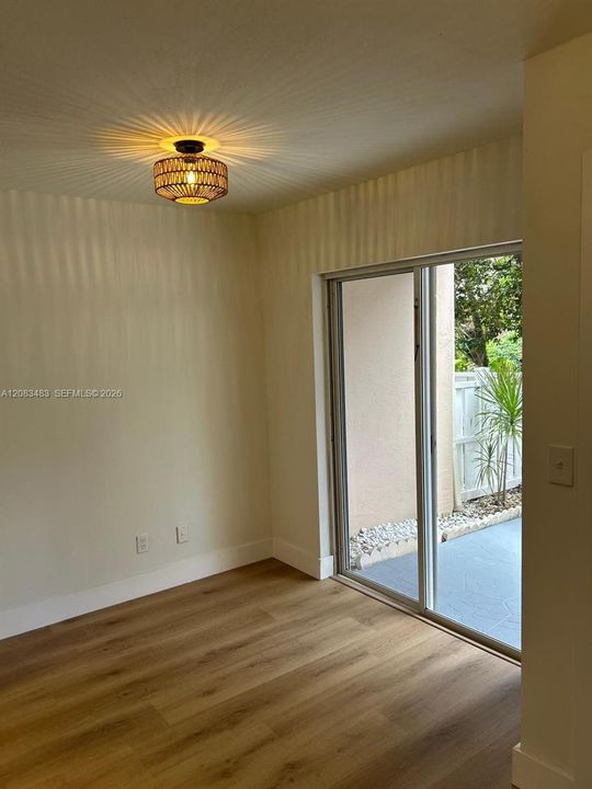 На продажу: $198,900 (2 спален, 2 ванн, 1187 Квадратных фут)
