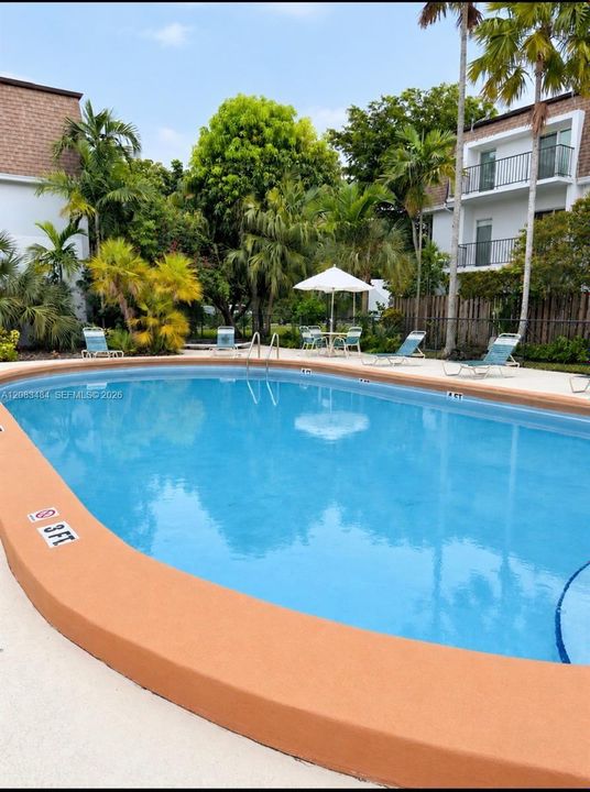 For Sale: $290,000 (1 beds, 1 baths, 677 Square Feet)