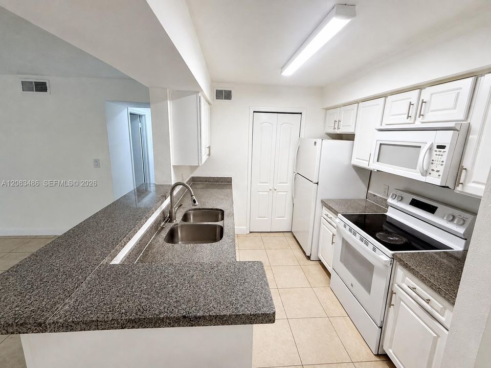 For Rent: $2,150 (2 beds, 2 baths, 1256 Square Feet)