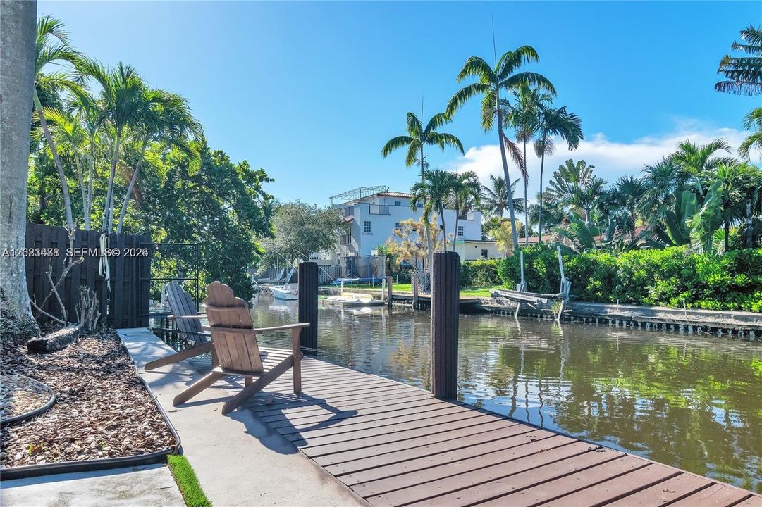 For Rent: $2,700 (2 beds, 1 baths, 1400 Square Feet)