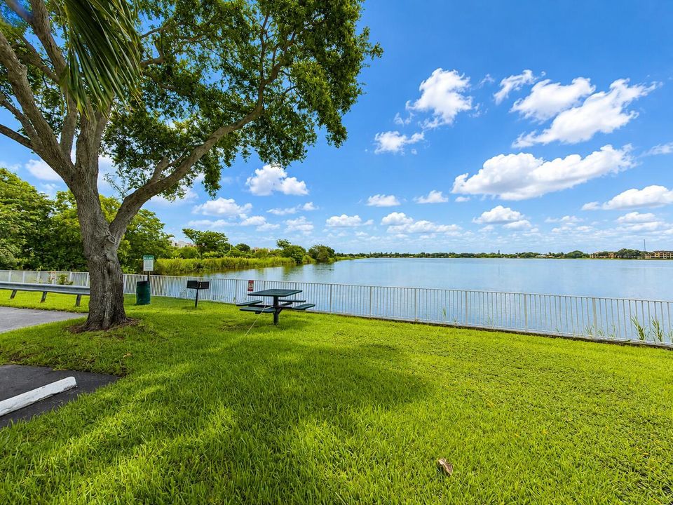 Lakeview - Bench