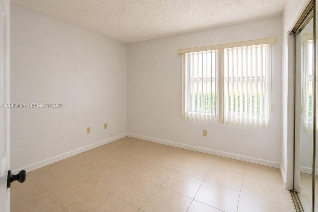 For Sale: $250,000 (2 beds, 2 baths, 871 Square Feet)