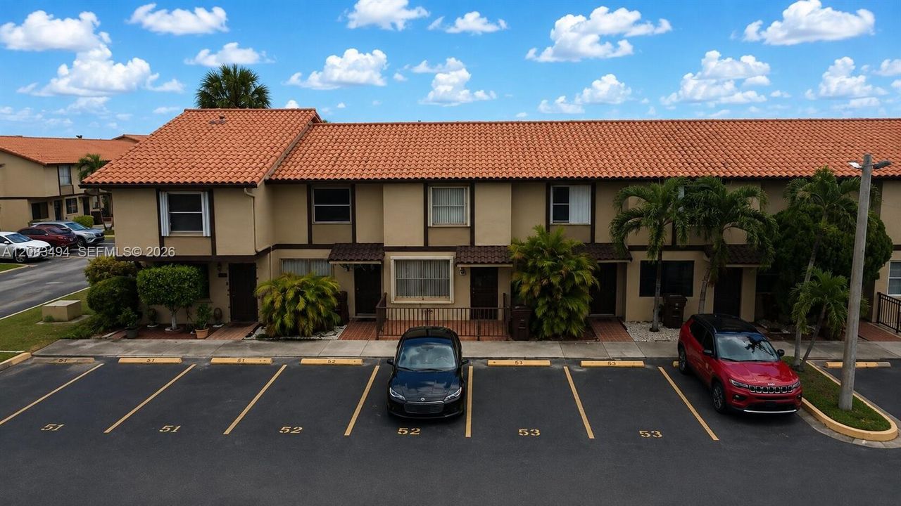 For Sale: $250,000 (2 beds, 2 baths, 871 Square Feet)