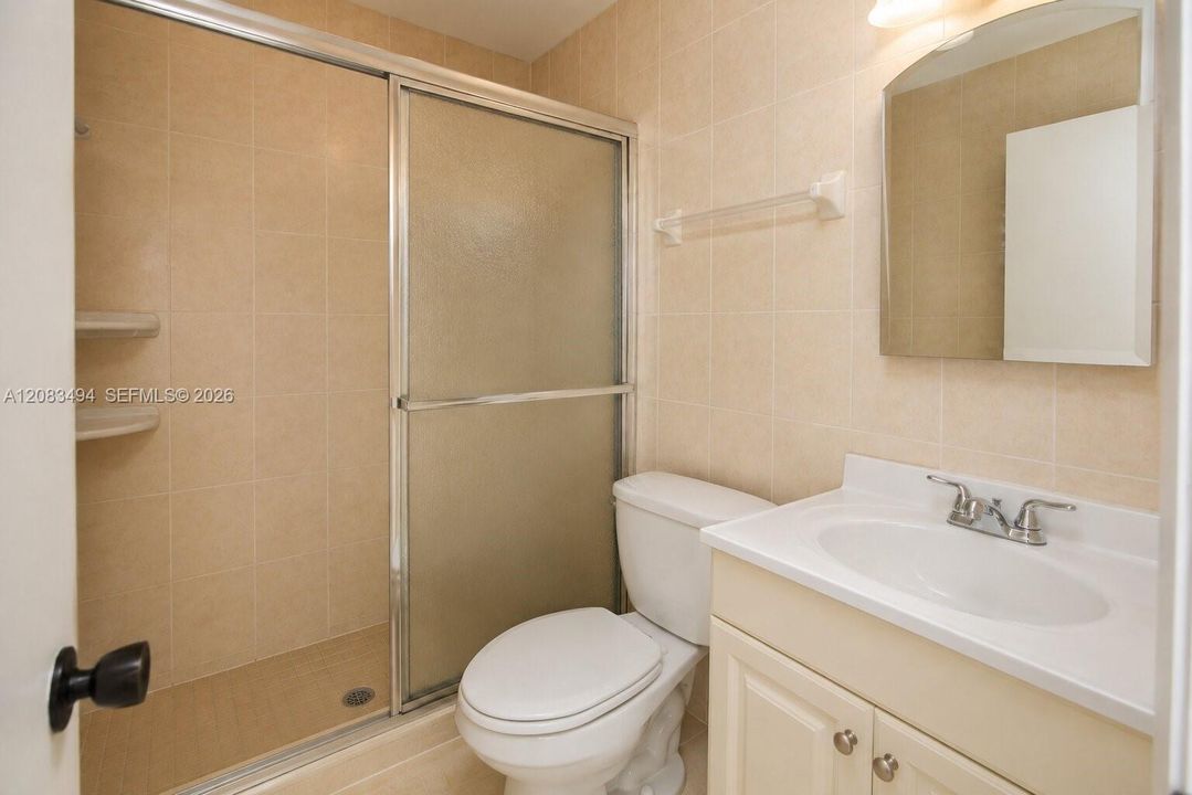 For Sale: $250,000 (2 beds, 2 baths, 871 Square Feet)