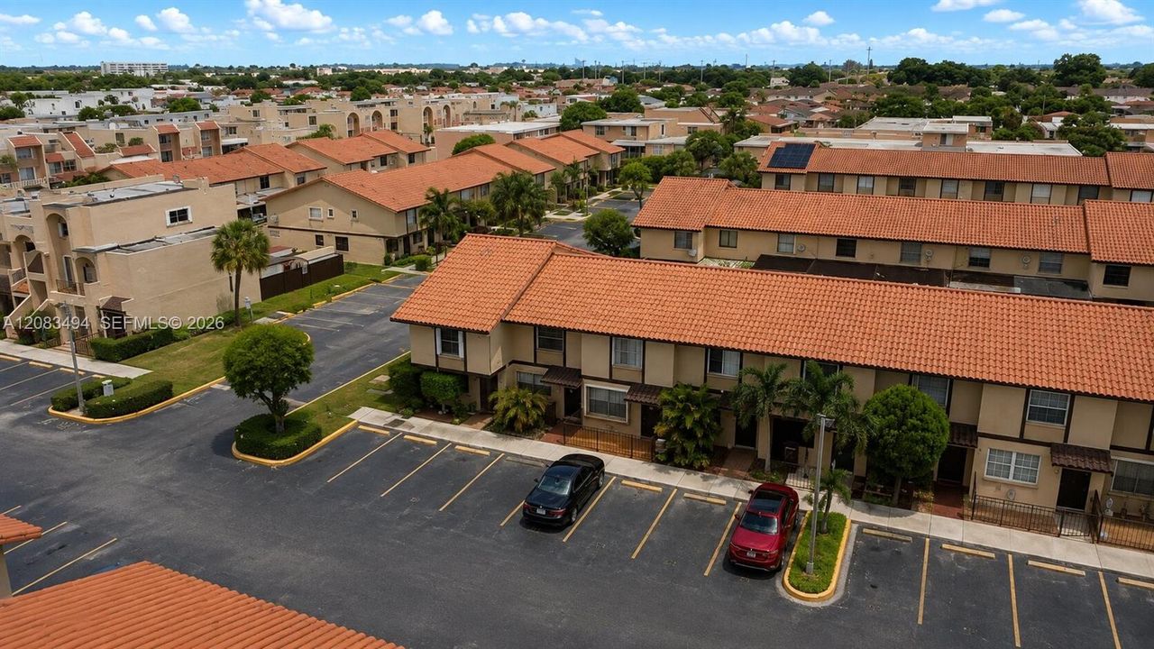 For Sale: $250,000 (2 beds, 2 baths, 871 Square Feet)