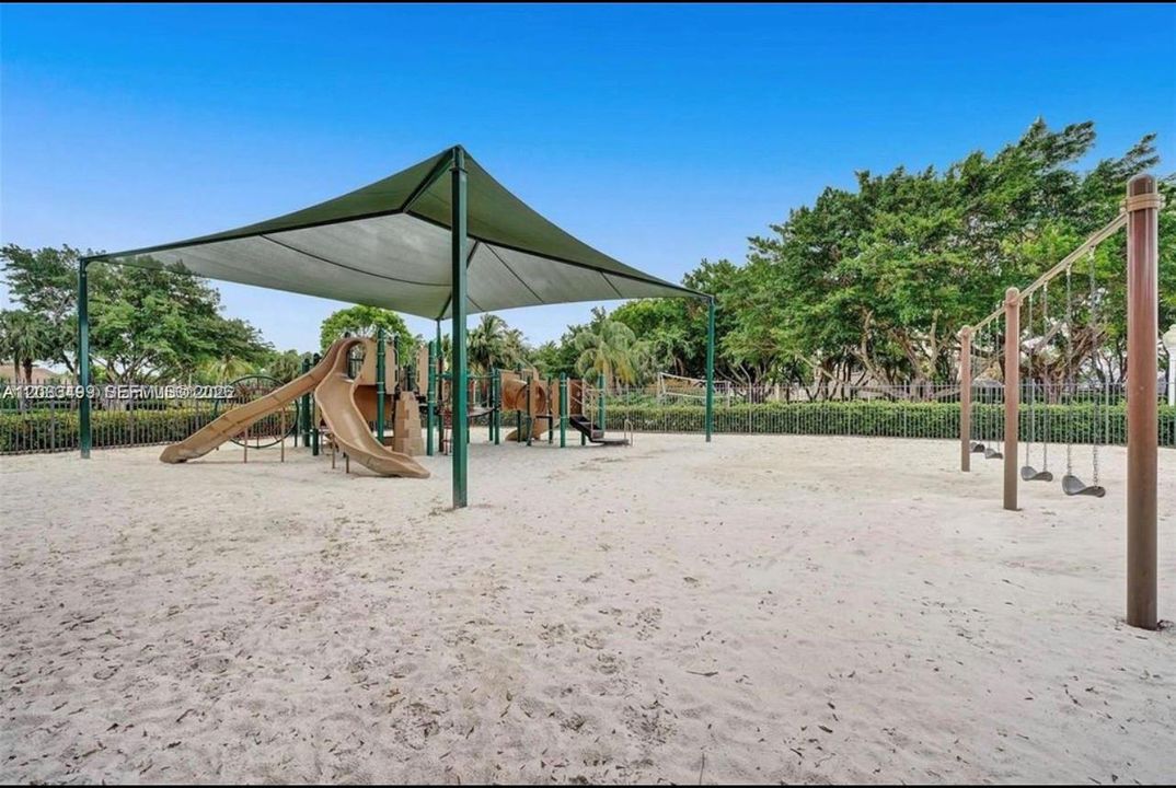 На продажу: $699,000 (3 спален, 2 ванн, 1248 Квадратных фут)