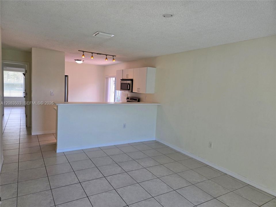En Venta: $675,000 (3 camas, 2 baños, 1661 Pies cuadrados)