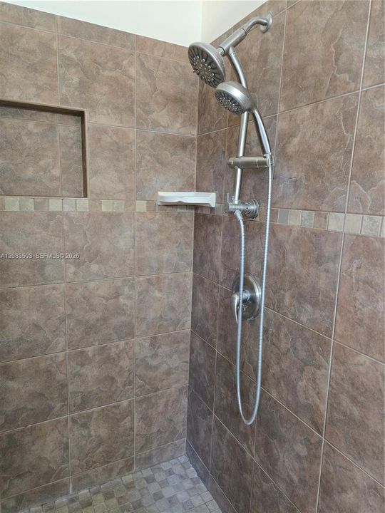 En Venta: $675,000 (3 camas, 2 baños, 1661 Pies cuadrados)