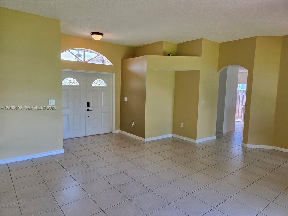 En Venta: $675,000 (3 camas, 2 baños, 1661 Pies cuadrados)