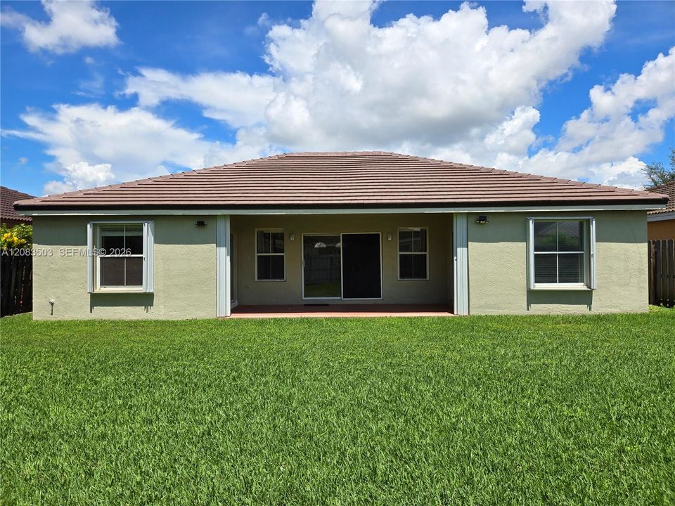 En Venta: $675,000 (3 camas, 2 baños, 1661 Pies cuadrados)