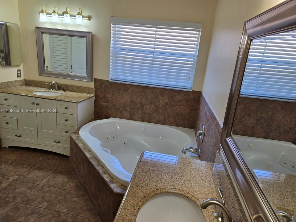 En Venta: $675,000 (3 camas, 2 baños, 1661 Pies cuadrados)