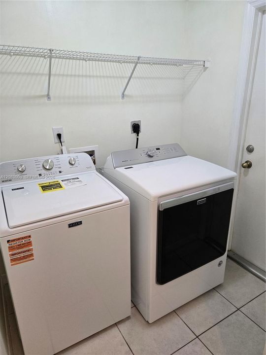 En Venta: $675,000 (3 camas, 2 baños, 1661 Pies cuadrados)