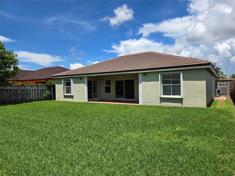 En Venta: $675,000 (3 camas, 2 baños, 1661 Pies cuadrados)